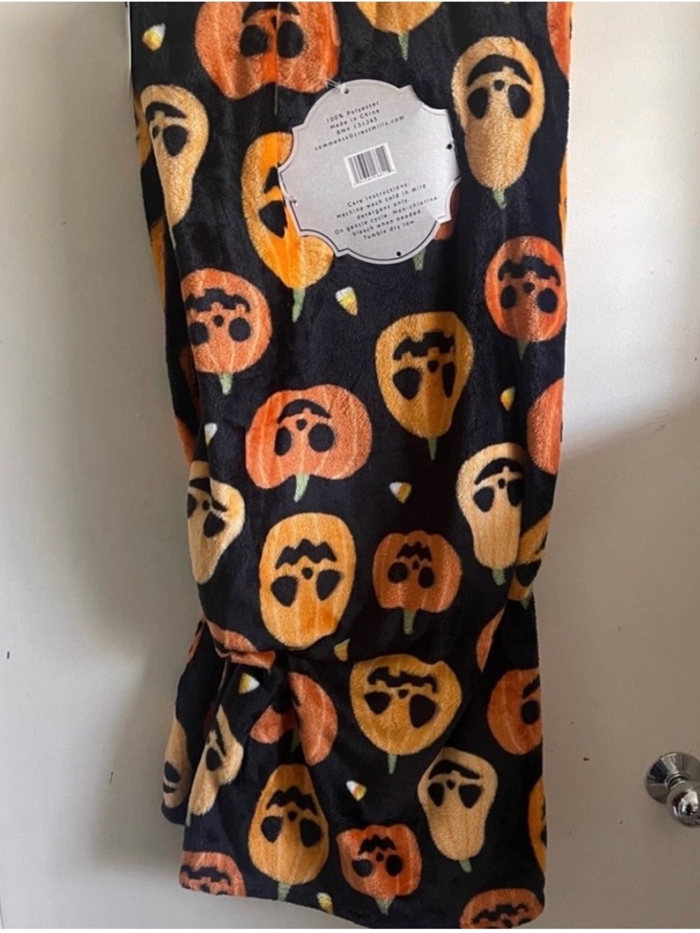Titule 
Halloween Pumpkin oversized plush Throw Blanket
60” x 70”